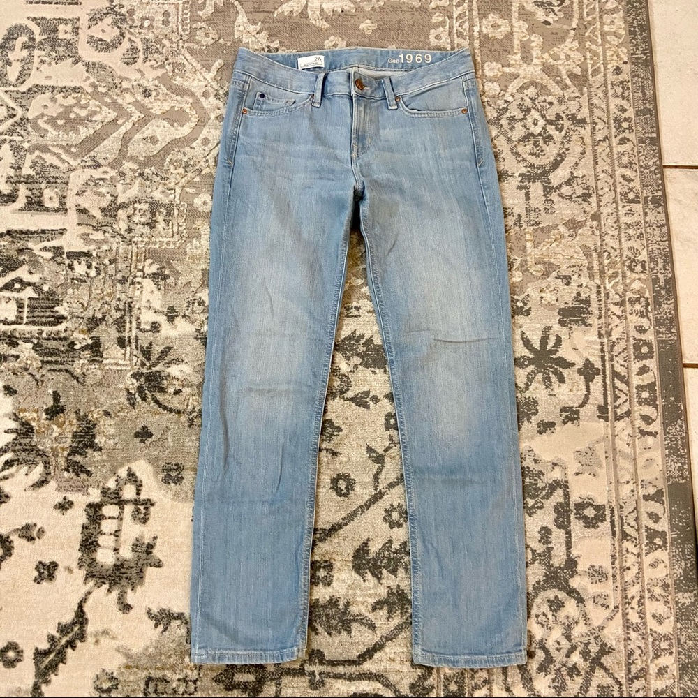 ✨EUC GAP 1969 Real Straight Jeans